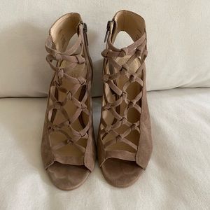 Vince Camuto nude heels size 8 1/2